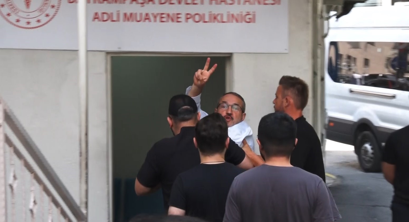 Yasa dışı bahis ve spor suçları soruşturması kapsamında gözaltına alınan