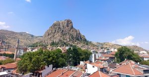 Afyonkarahisar yeni haftaya açık ve sıcak bir hava ile başlarken,