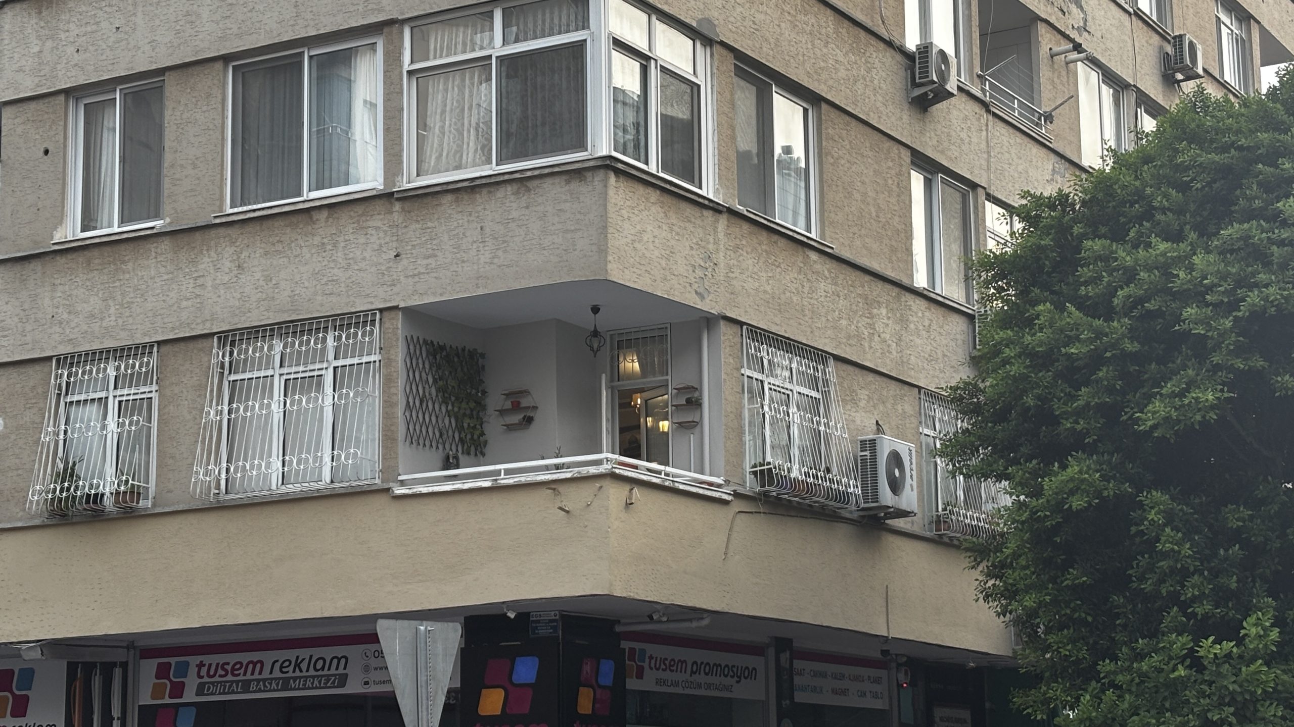 Adana'da "Kuytulcular" olarak bilinen yapılanmaya yönelik polis ekipleri tarafından şafak