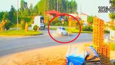 Samsun'un Çarşamba ilçesinde, otomobilin elektrikli bisiklete çarpması sonucu 18 yaşındaki