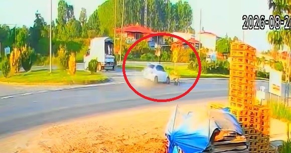 Samsun'un Çarşamba ilçesinde, otomobilin elektrikli bisiklete çarpması sonucu 18 yaşındaki