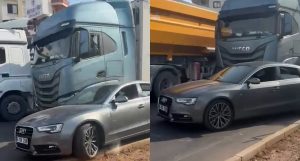 Mersin'de tırın çarptığı otomobil sürücüsü, aracında inerek tırın camını kırdı.