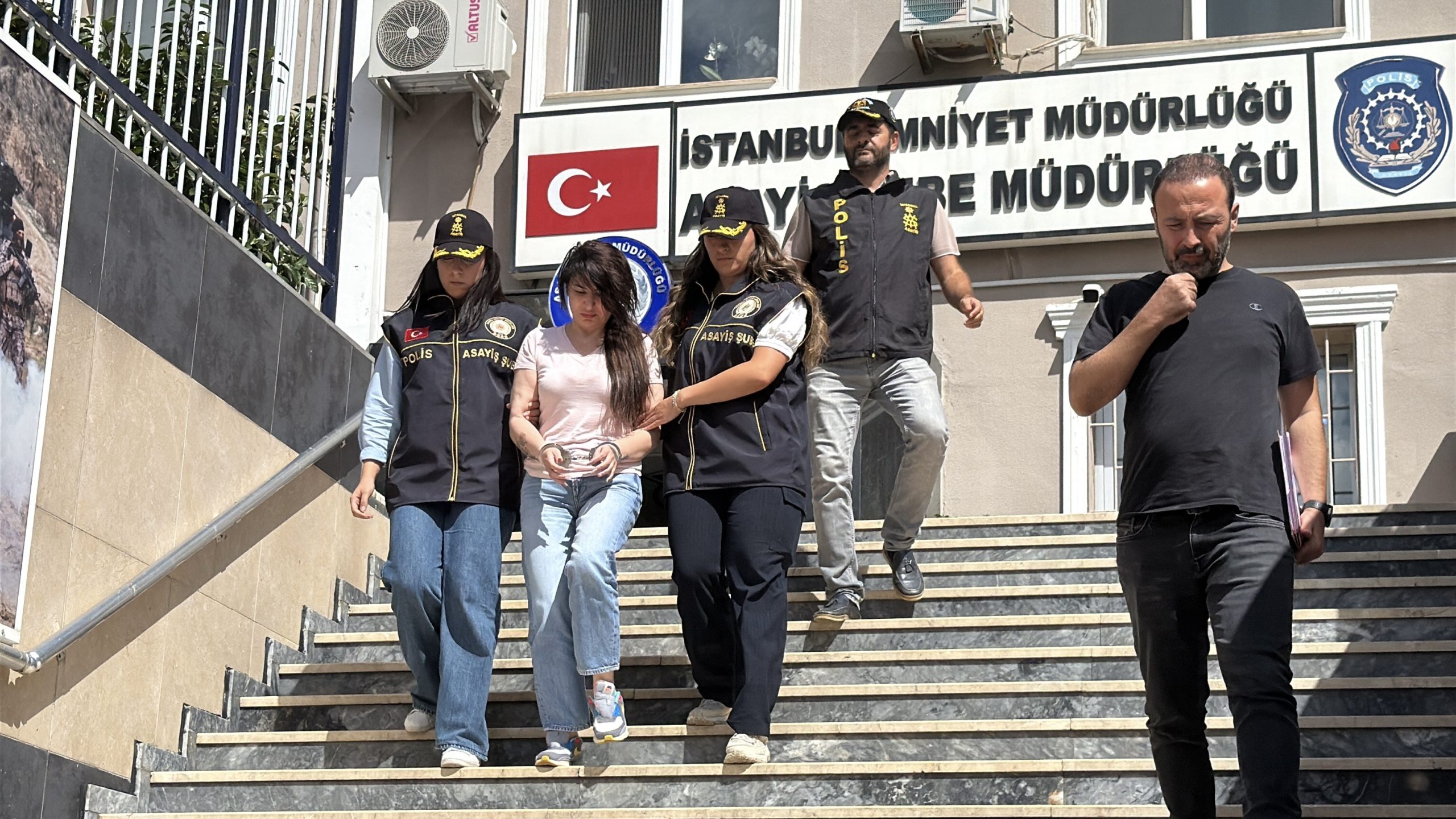 Ponzi Mine, Kadıköy’de yakalandı 3 Ponzi Mine, Kadıköy’de yakalandı