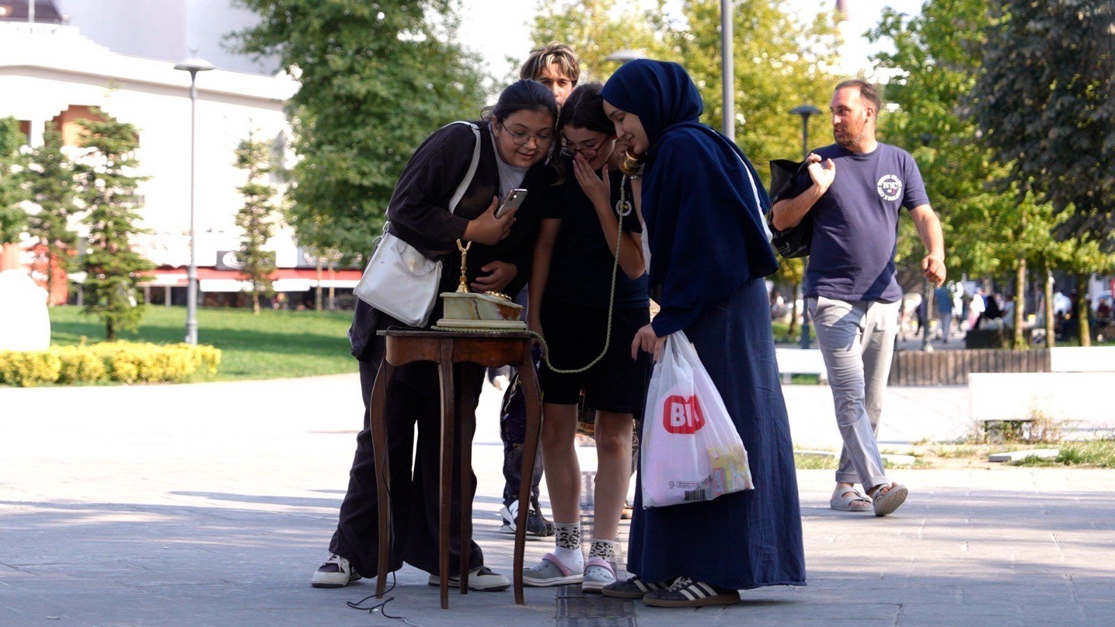 Telefonu açınca çok duygulandılar