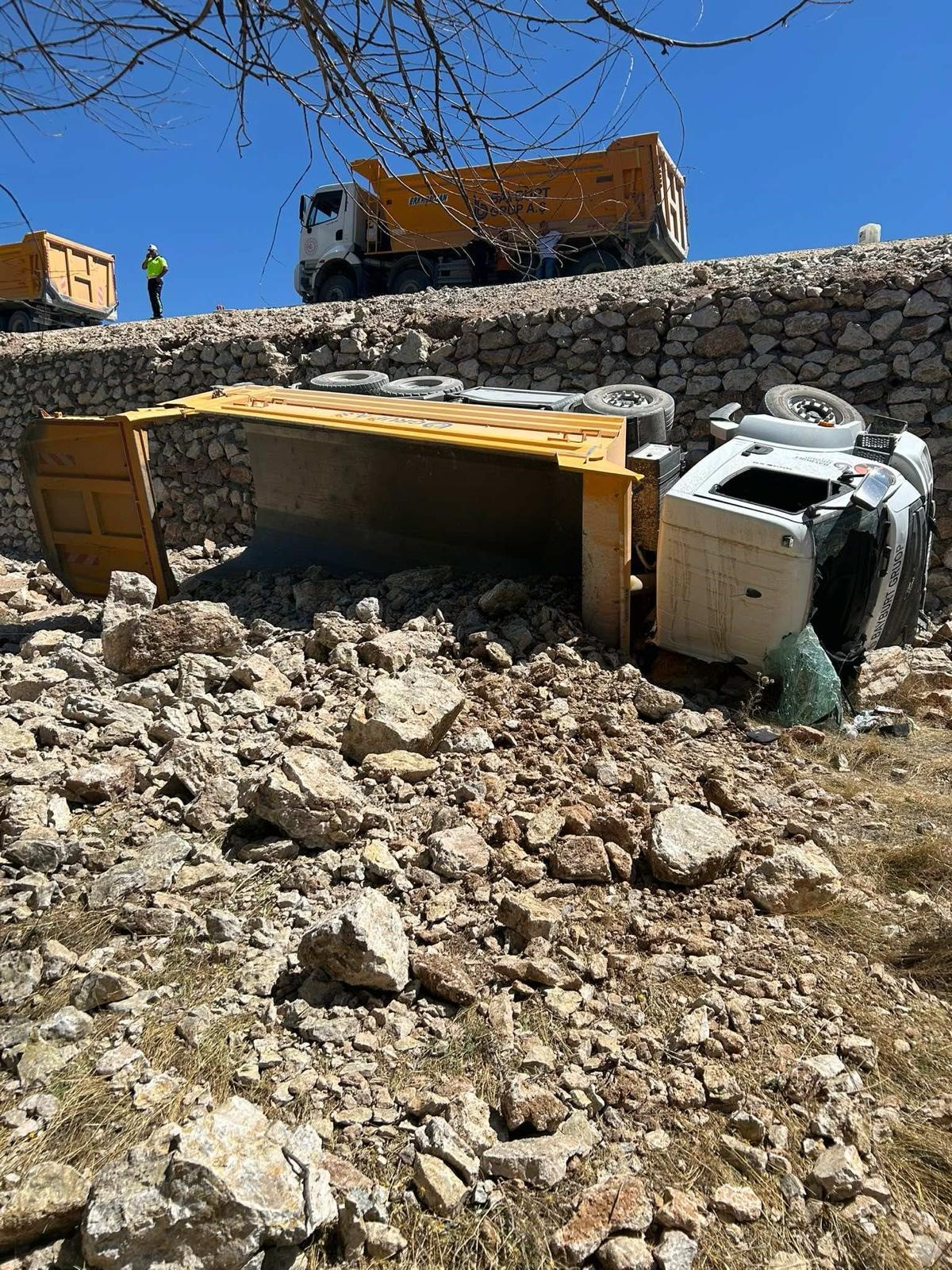 Yol yapımı çalışmasında trafik kazası: 1 ölü 1 Yol yapımı çalışmasında trafik kazası: 1 ölü