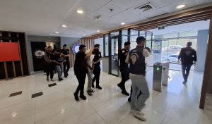 Bursa'da vatandaşları yüksek kazanç ve yatırım vaadiyle dolandırdığı tespit edilen