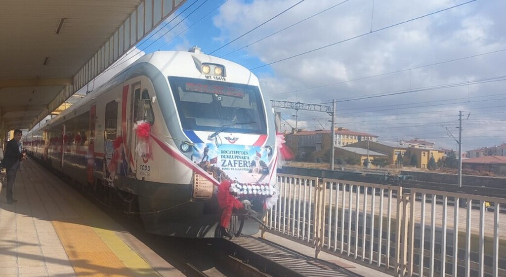 'Zafer Rotası Sempozyumu' tren yolculuğuyla gerçekleştirildi