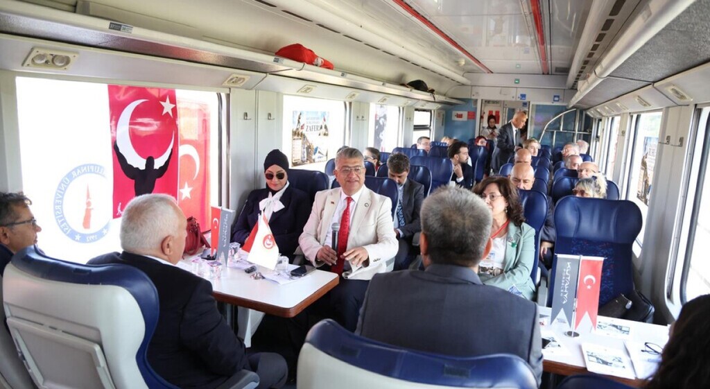 'Zafer Rotası Sempozyumu' tren yolculuğuyla gerçekleştirildi