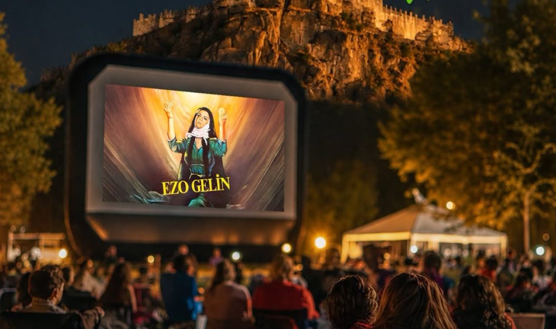 Afyonkarahisar Belediyesi'nin düzenlediği Açık Hava Sinema Akşamları, Yeşilçam'ın unutulmaz filmlerinden