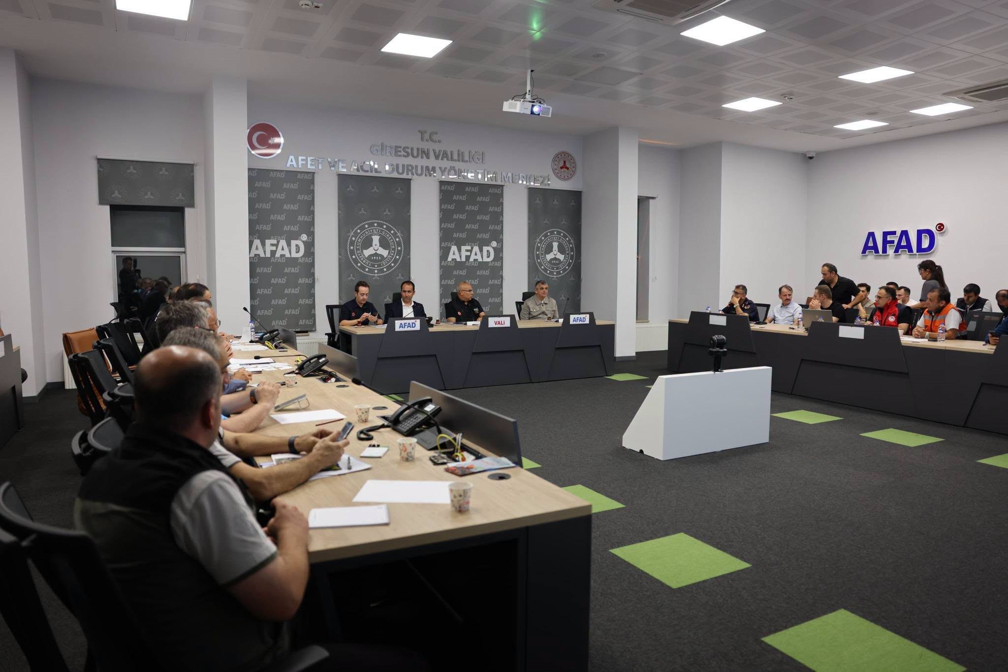 Afyon AFAD, Giresun’daki sel çalışmalarına destek veriyor 2 Afyon AFAD, Giresun’daki sel çalışmalarına destek veriyor