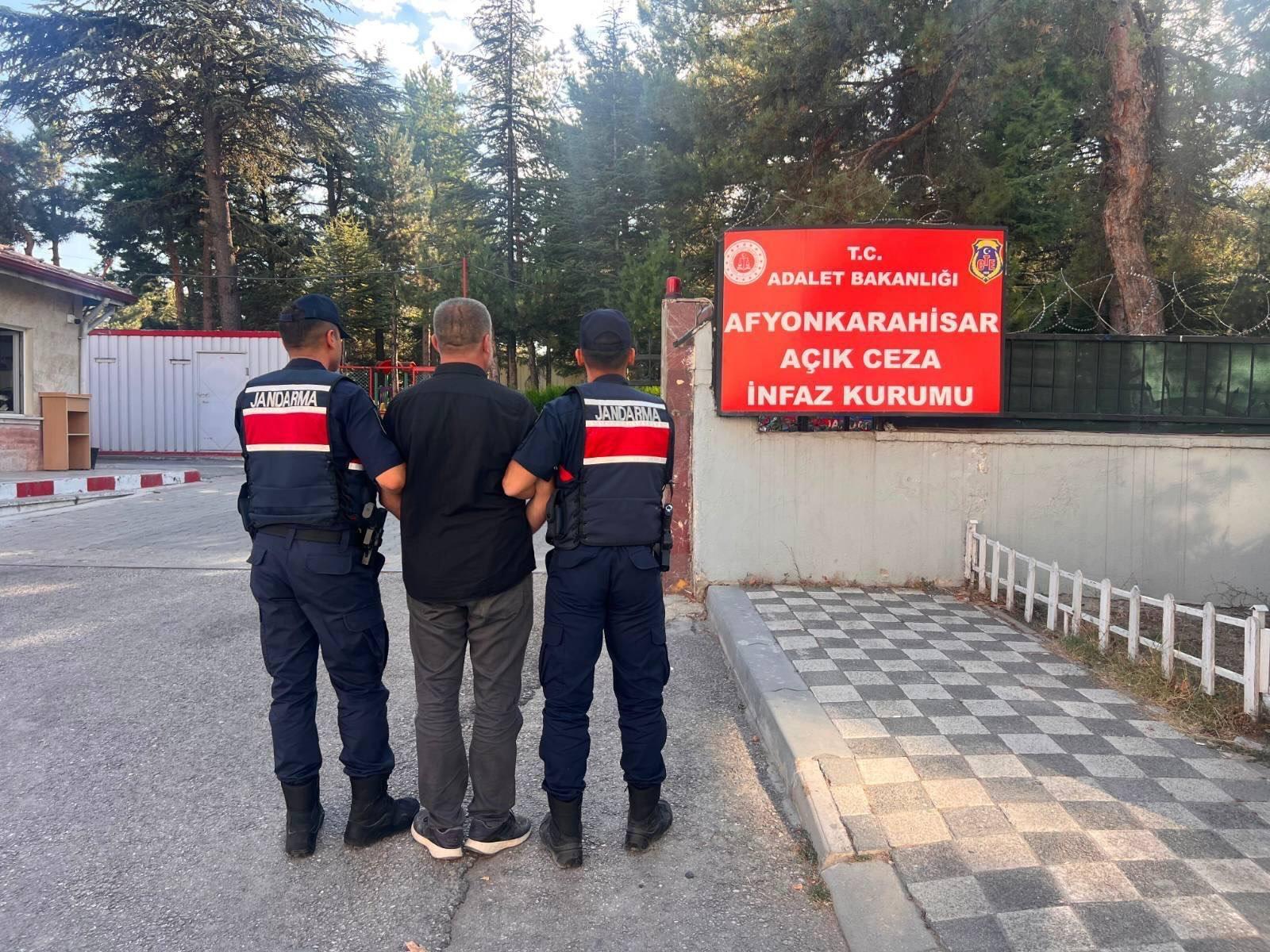 Afyon’da aranan 40 şahıstan 15’i tutuklandı