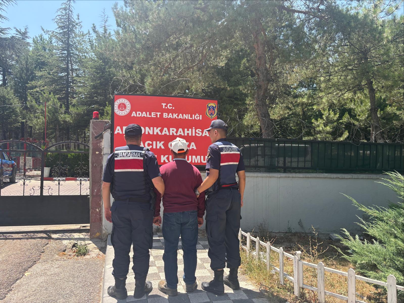 Jandarma, bir haftada aranan 27 şahsı yakaladı 8 Jandarma, bir haftada aranan 27 şahsı yakaladı