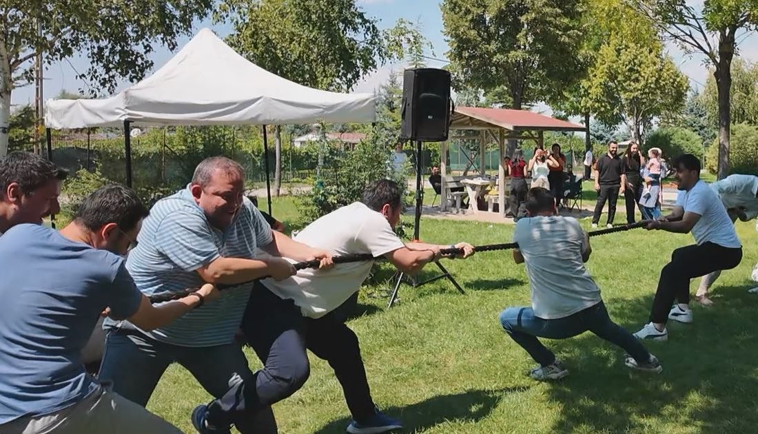 Afyonkarahisar Barosu tarafından düzenlenen piknik organizasyonu, avukatlar ve ailelerinin katılımıyla