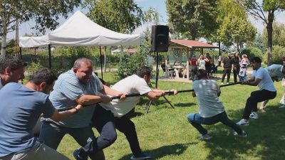 Afyonkarahisar Barosu tarafından düzenlenen piknik organizasyonu, avukatlar ve ailelerinin katılımıyla