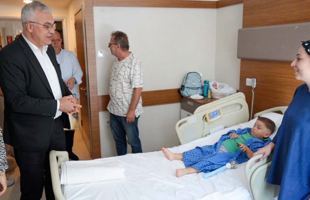 Afyonkarahisar Belediyesi tarafından Zafer Meydanı'nda düzenlenen kına gecesinin ardından 41