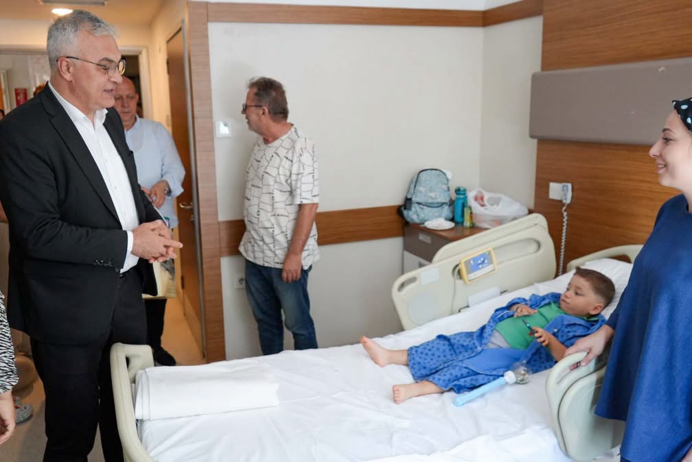 Afyonkarahisar Belediyesi tarafından Zafer Meydanı'nda düzenlenen kına gecesinin ardından 41