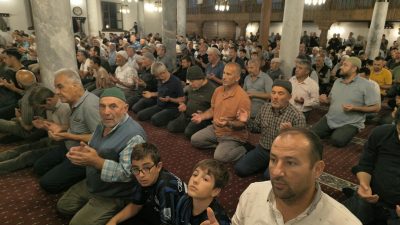 Afyonkarahisar’ın Şuhut ilçesinde Mevlid Kandili dolayısıyla Büyük Camii’nde Mevlid-i Şerif