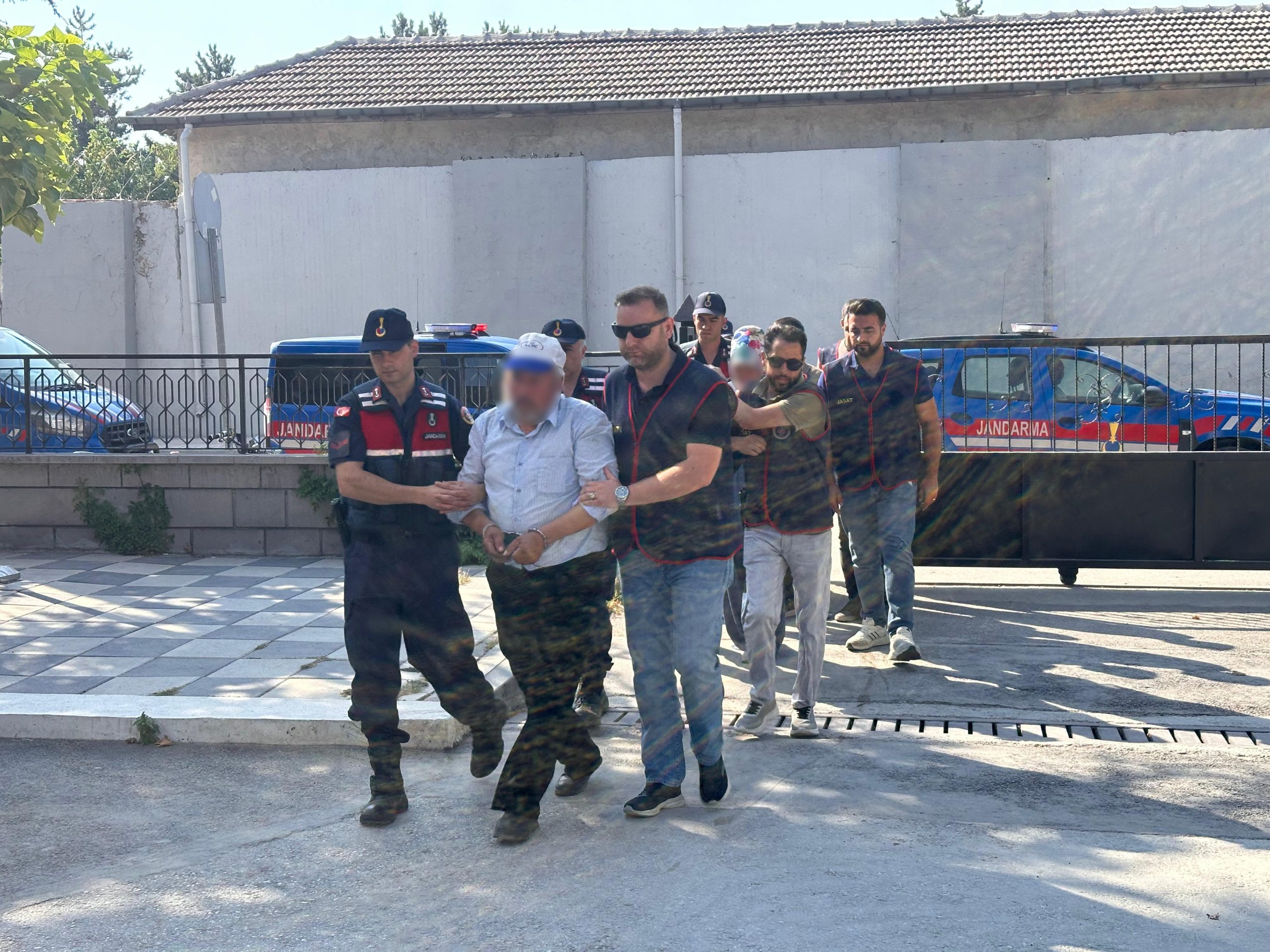 Afyonkarahisar'da korkunç iddia: 4 yaşındaki çocuk cinayet kurbanı mı? 1 Afyonkarahisar'da korkunç iddia: 4 yaşındaki çocuk cinayet kurbanı mı?
