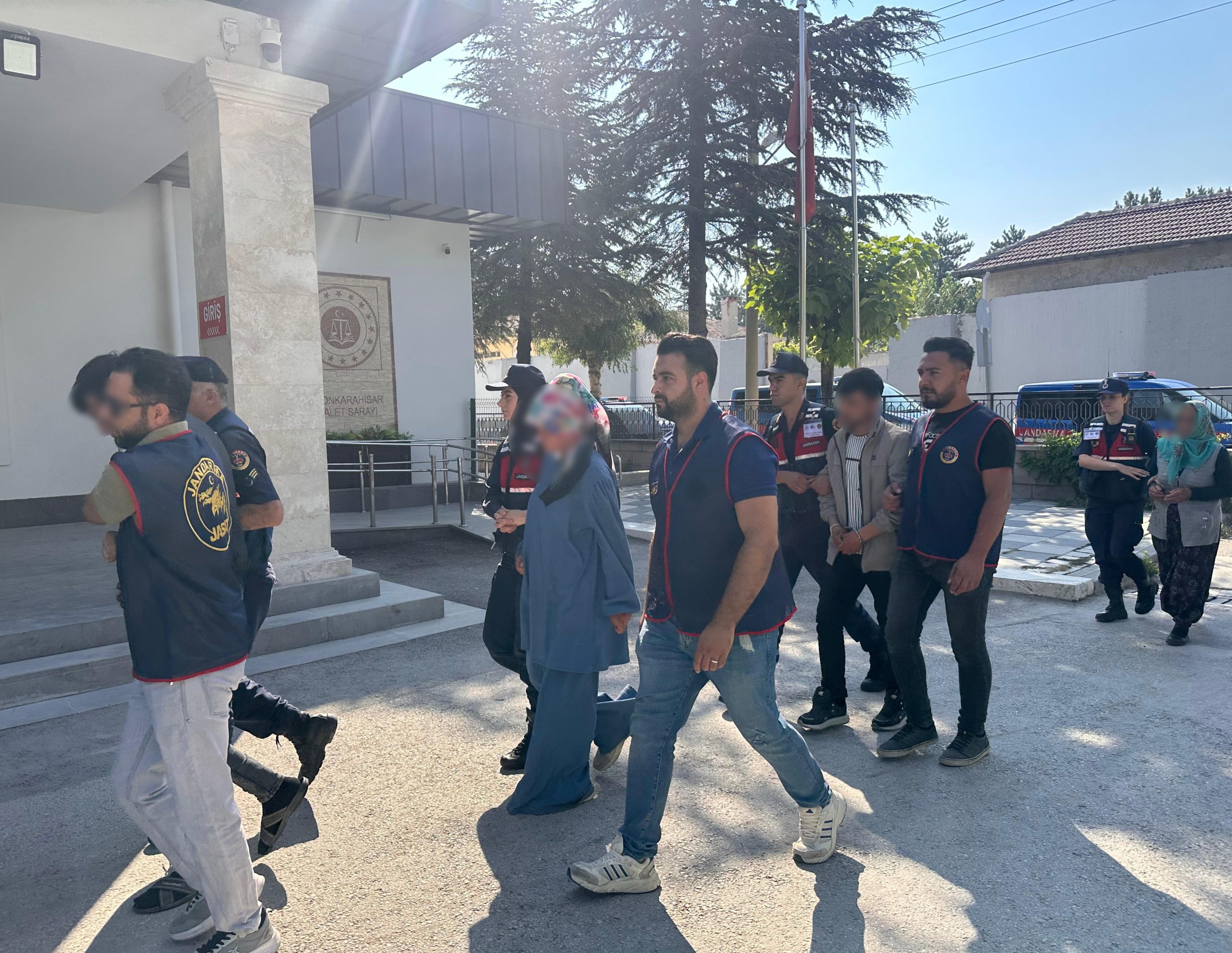 Afyonkarahisar'da korkunç iddia: 4 yaşındaki çocuk cinayet kurbanı mı? 4 Afyonkarahisar'da korkunç iddia: 4 yaşındaki çocuk cinayet kurbanı mı?