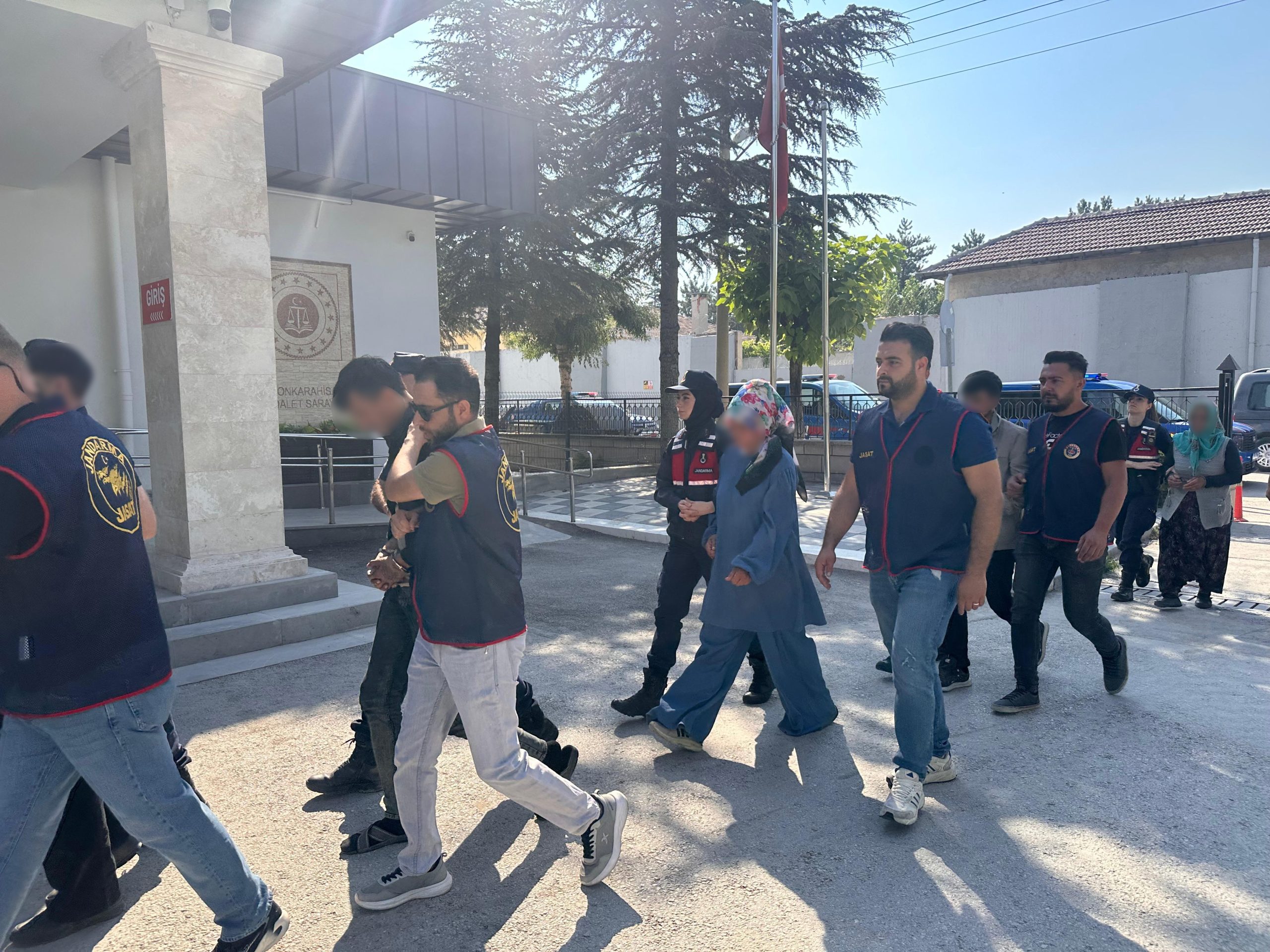Afyonkarahisar'da korkunç iddia: 4 yaşındaki çocuk cinayet kurbanı mı? 3 Afyonkarahisar'da korkunç iddia: 4 yaşındaki çocuk cinayet kurbanı mı?