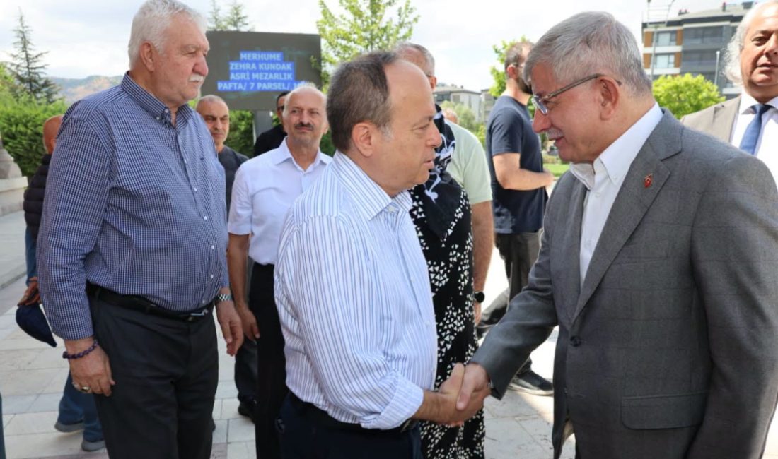 Eski Başbakan ve feshedilen Gelecek Partisi Genel Başkanı Ahmet Davutoğlu,