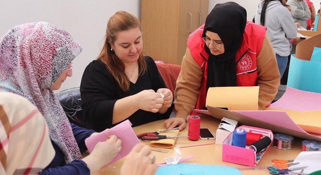 Aile Destek Merkezleri 3,3 milyon kişiye ulaştı 2 Aile Destek Merkezleri 3,3 milyon kişiye ulaştı