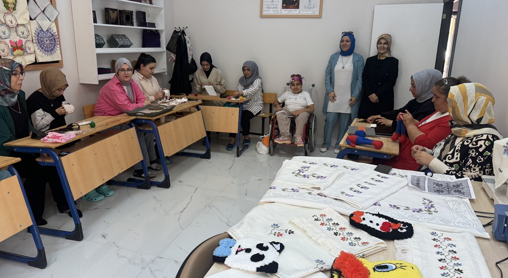 Aile Destek Merkezleri 3,3 milyon kişiye ulaştı 1 Aile Destek Merkezleri 3,3 milyon kişiye ulaştı