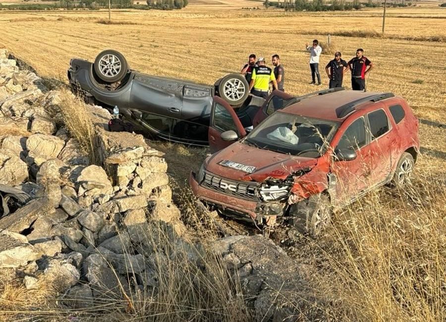Afyonkarahisar'da iki aracın çarpışması sonucu meydana gelen trafik kazasında bir