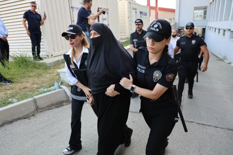Alparslan Kuytul ve eşi Semra Kuytul tutuklandı 2 Alparslan Kuytul ve eşi Semra Kuytul tutuklandı