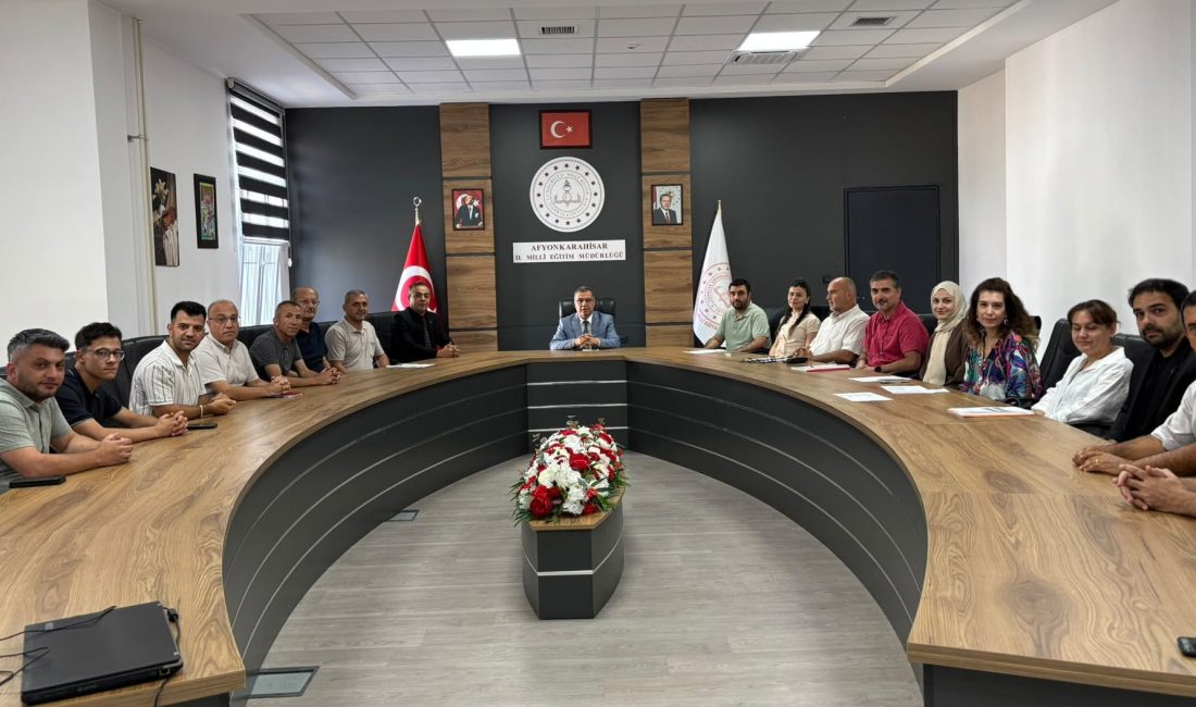 Spot: Afyonkarahisar İl Milli Eğitim Müdürü İsmail Altınkaynak, müdürlük bünyesindeki