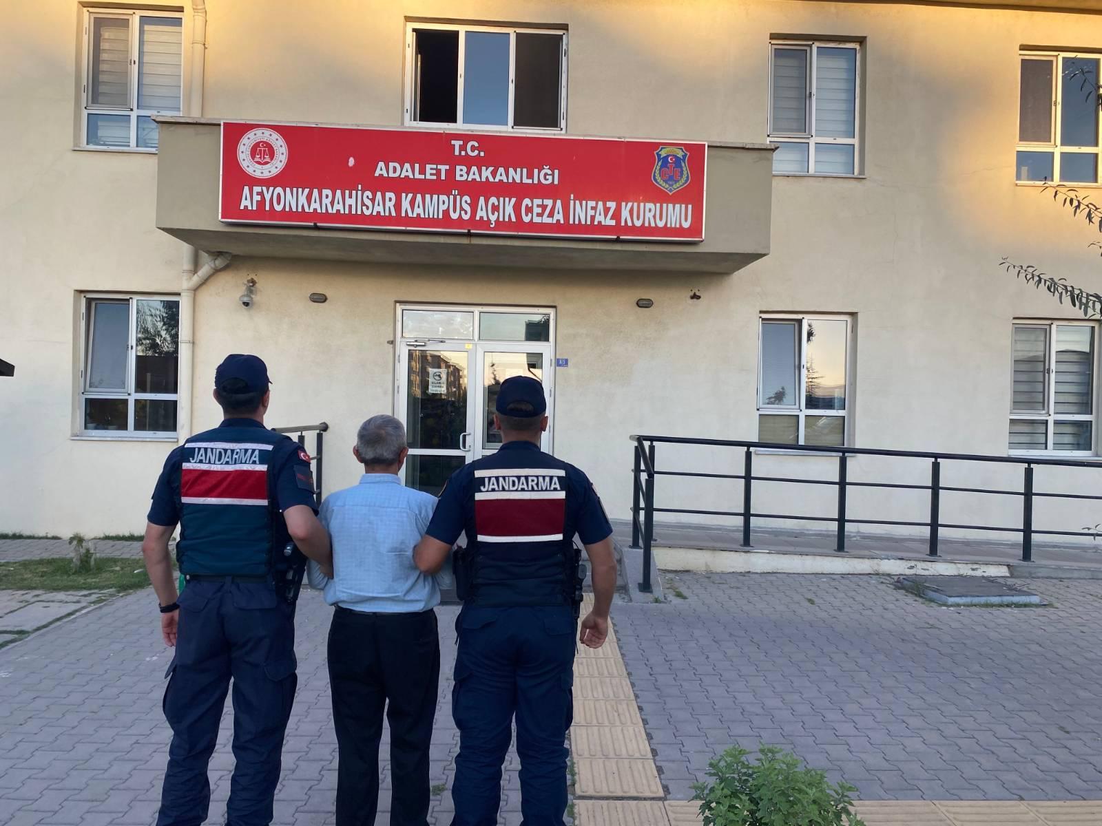 Aranan 28 şahıs yakalandı, 15’i tutuklandı 3 Aranan 28 şahıs yakalandı, 15’i tutuklandı