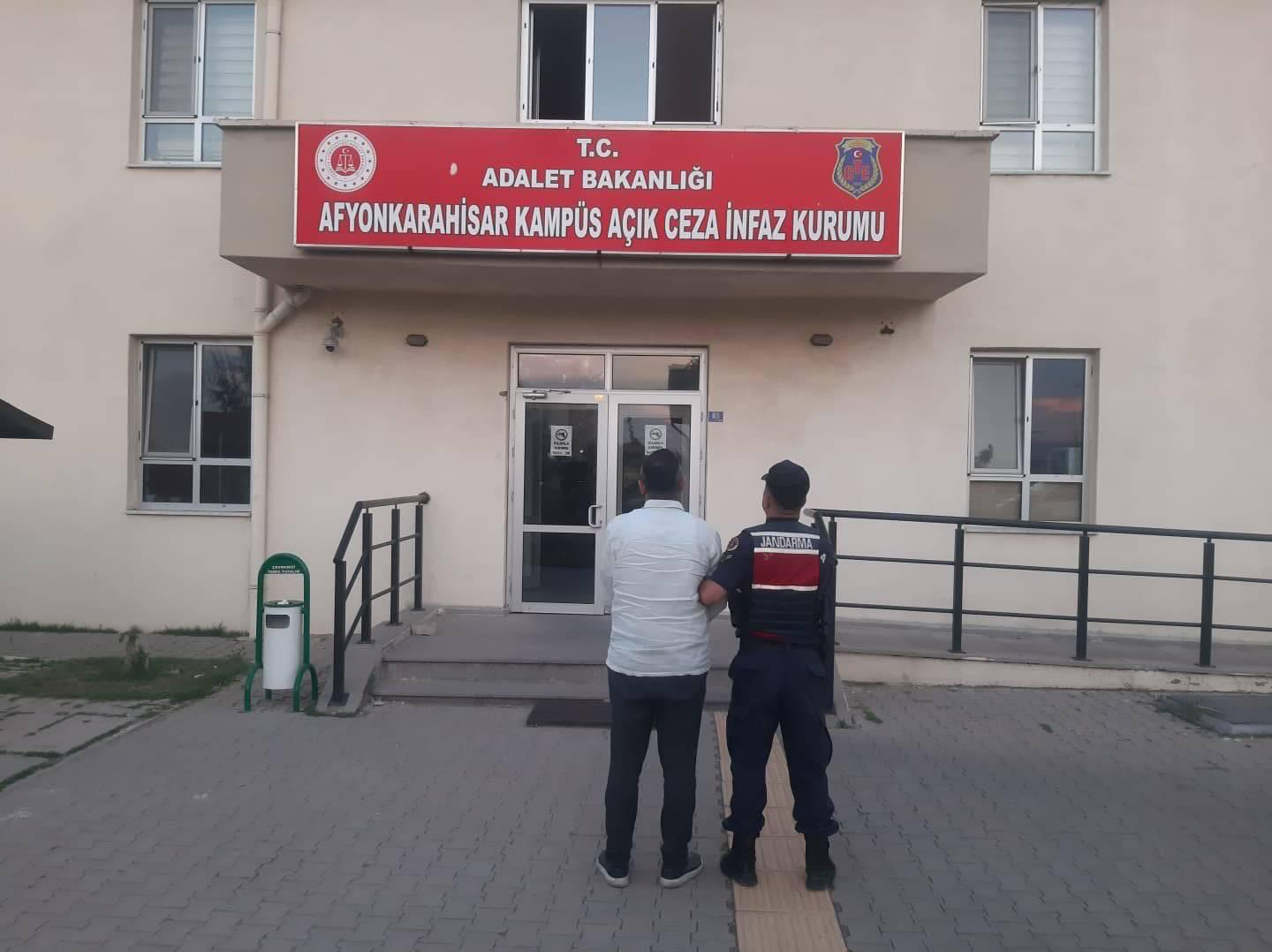 Aranan 28 şahıs yakalandı, 15’i tutuklandı 2 Aranan 28 şahıs yakalandı, 15’i tutuklandı