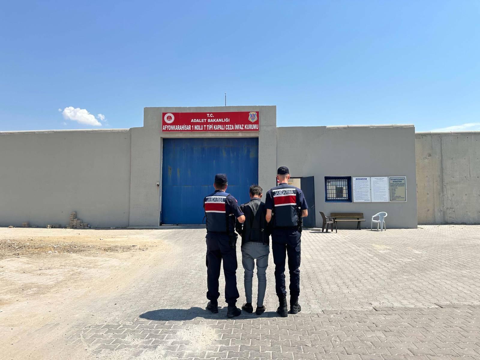Aranan 28 şahıs yakalandı, 15’i tutuklandı 1 Aranan 28 şahıs yakalandı, 15’i tutuklandı