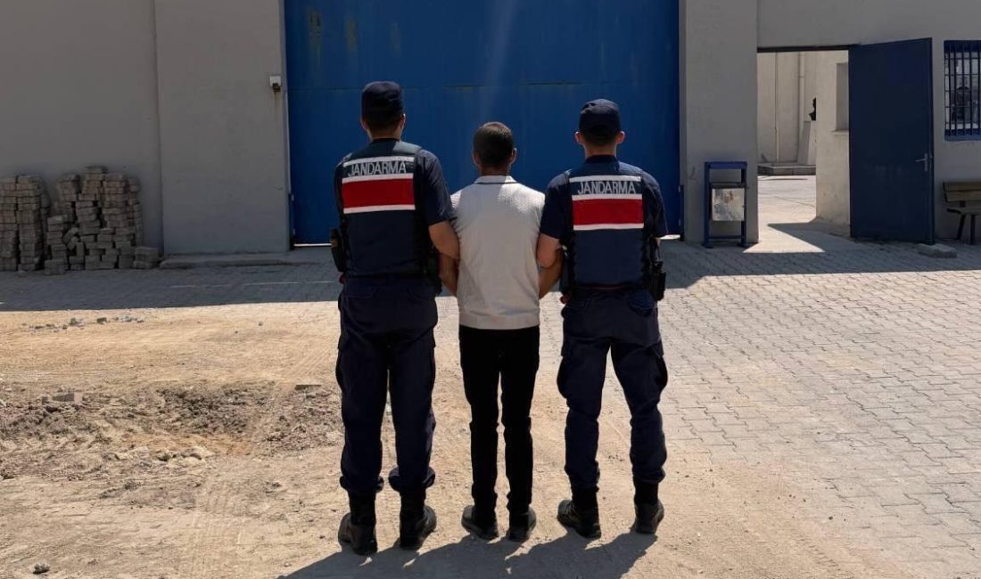 Afyonkarahisar İl Jandarma Komutanlığı ekiplerince Salar beldesinde aranan şahısların yakalanmasına