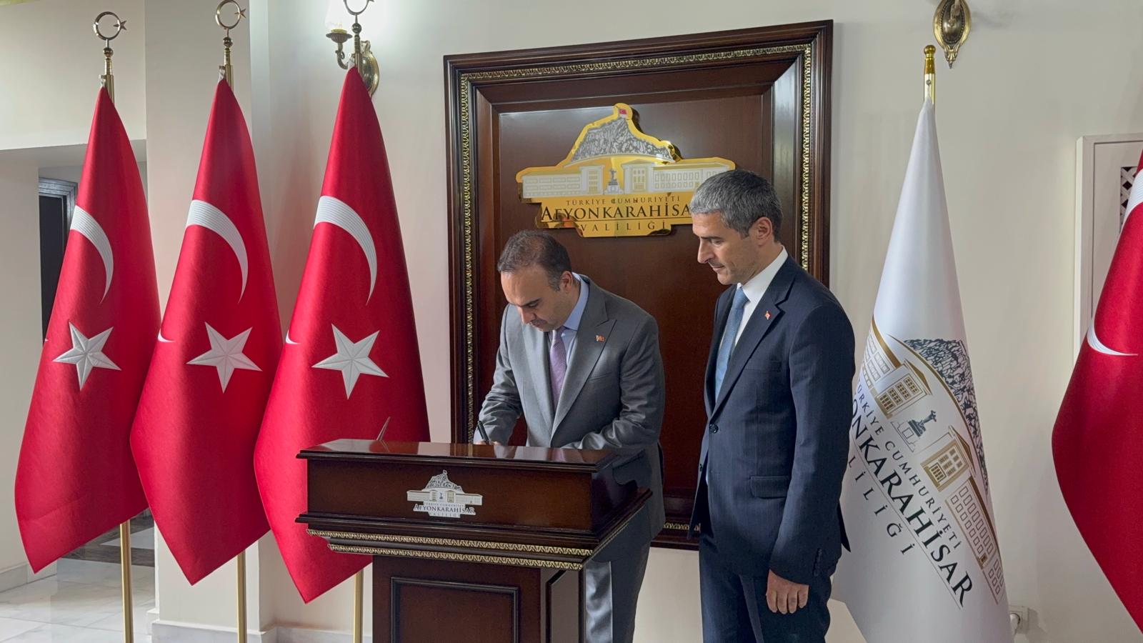 Bakan Kacır, Afyonkarahisar Valiliği’ni ziyaret etti 2 Bakan Kacır, Afyonkarahisar Valiliği’ni ziyaret etti
