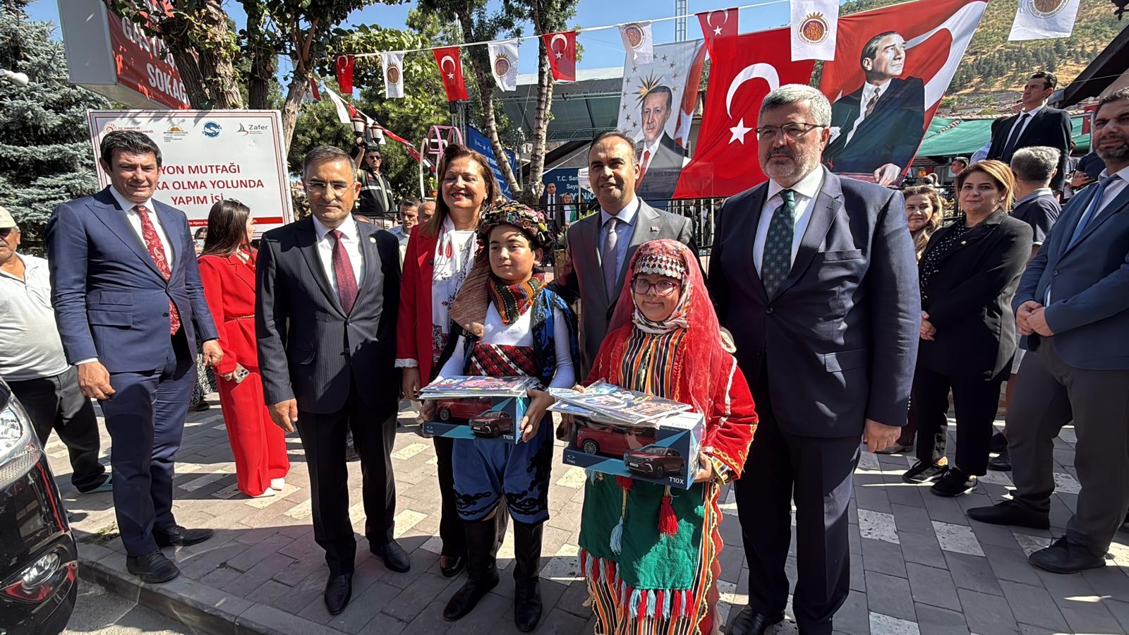 Bakan Kacır Afyonkarahisar’da toplu açılış törenine katıldı 6 Bakan Kacır Afyonkarahisar’da toplu açılış törenine katıldı