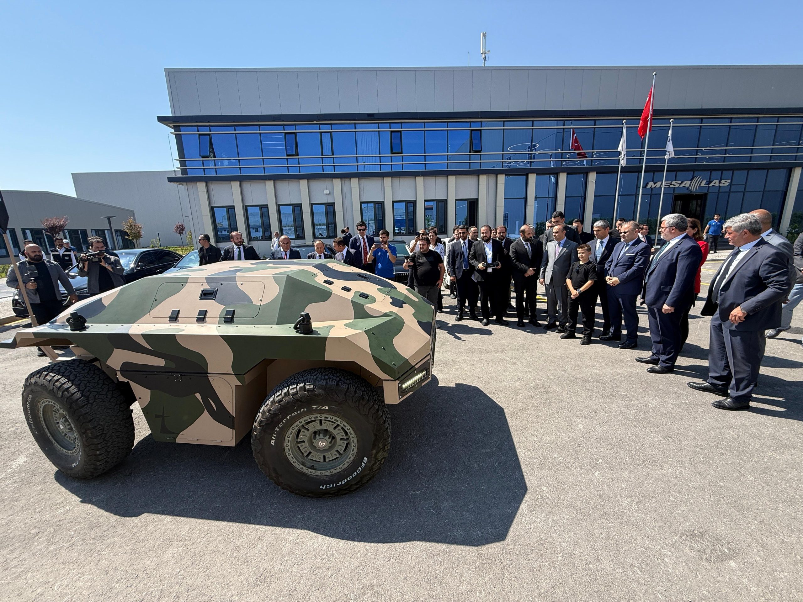 Bakan Kacır, yerli insansız kara aracı Balporsuğu’nu kullandı