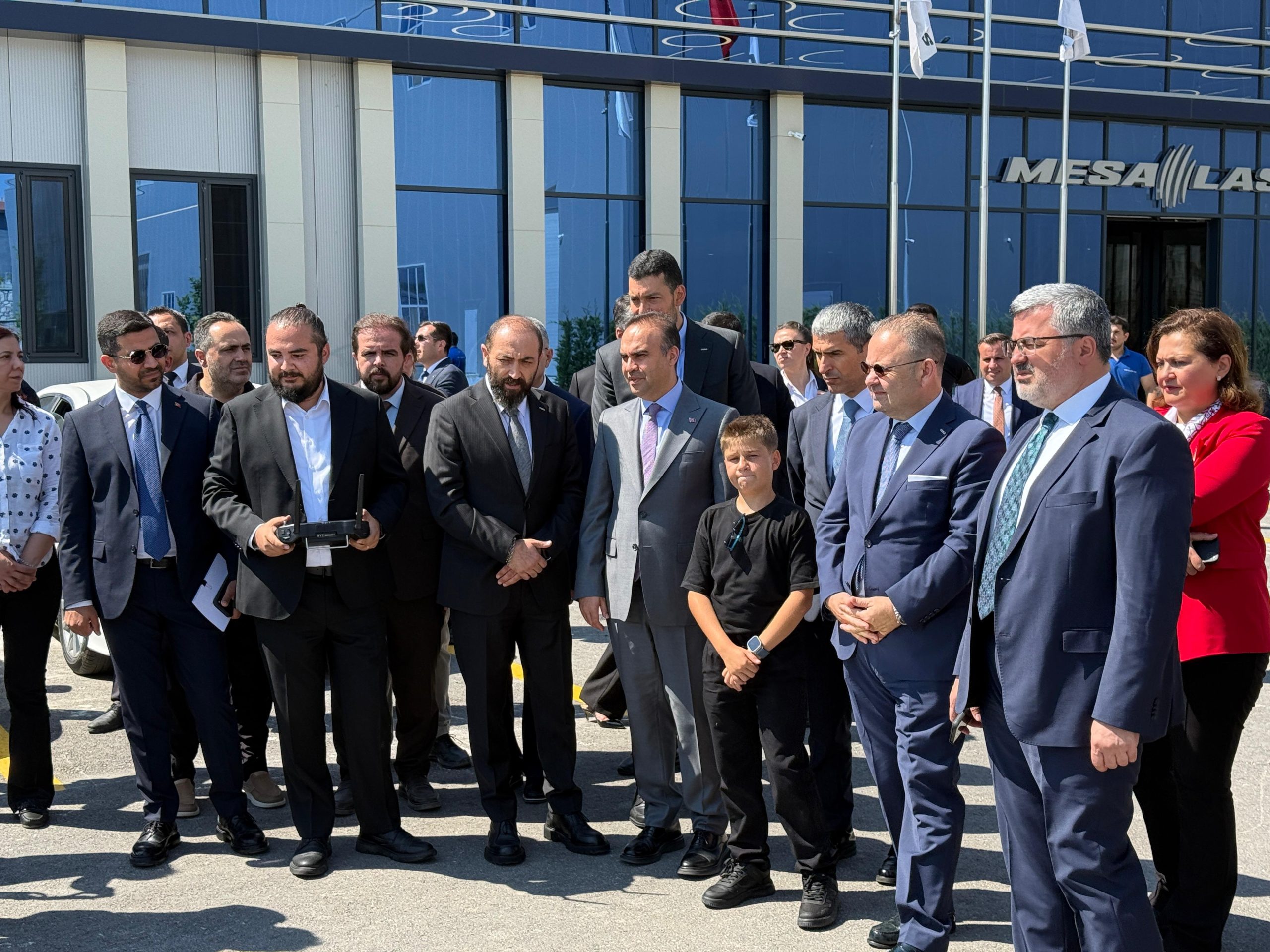 Bakan Kacır, yerli insansız kara aracı Balporsuğu’nu kullandı