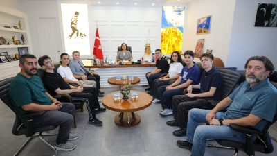 Afyonkarahisar Belediye Başkanı Burcu Köksal, YKS'de Türkiye derecesi elde eden