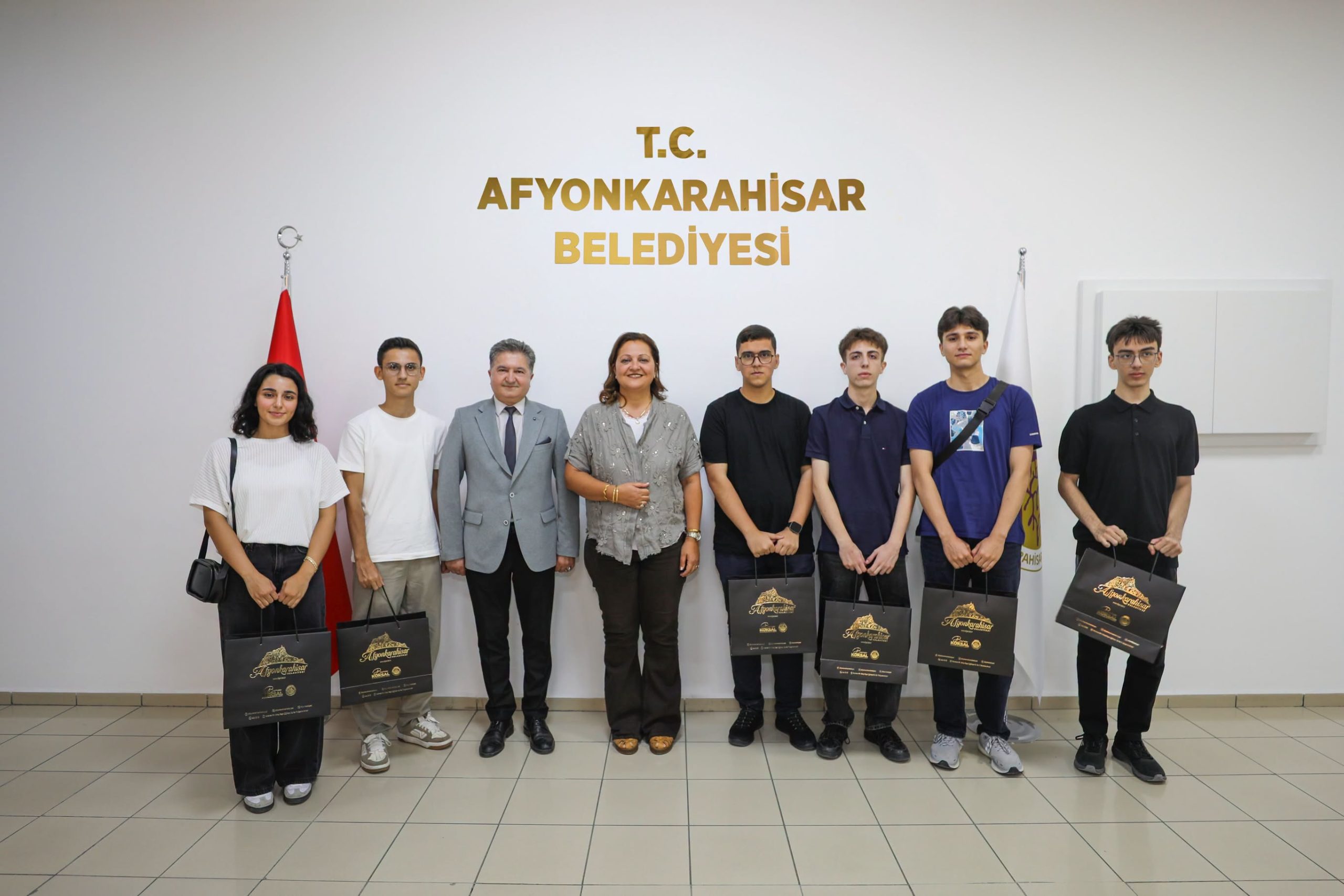Başkan Köksal, başarılı öğrencileri ödüllendirdi 2 Başkan Köksal, başarılı öğrencileri ödüllendirdi