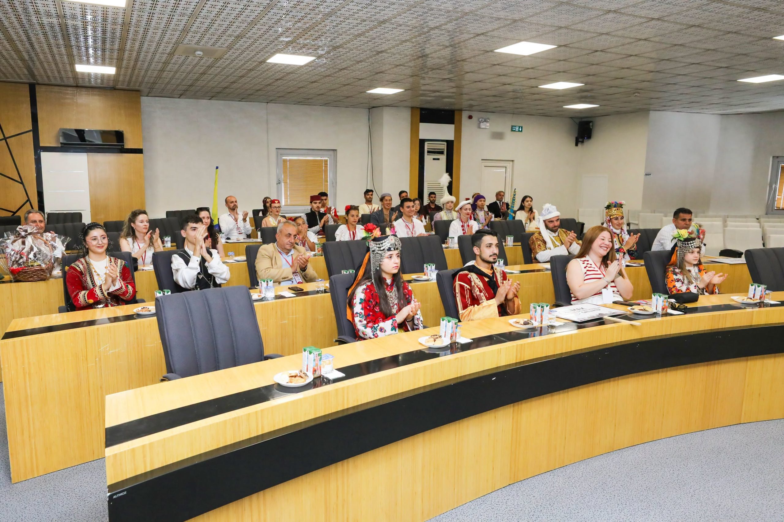 Başkan Köksal, halk oyunları ekiplerini ağırladı 7 Başkan Köksal, halk oyunları ekiplerini ağırladı
