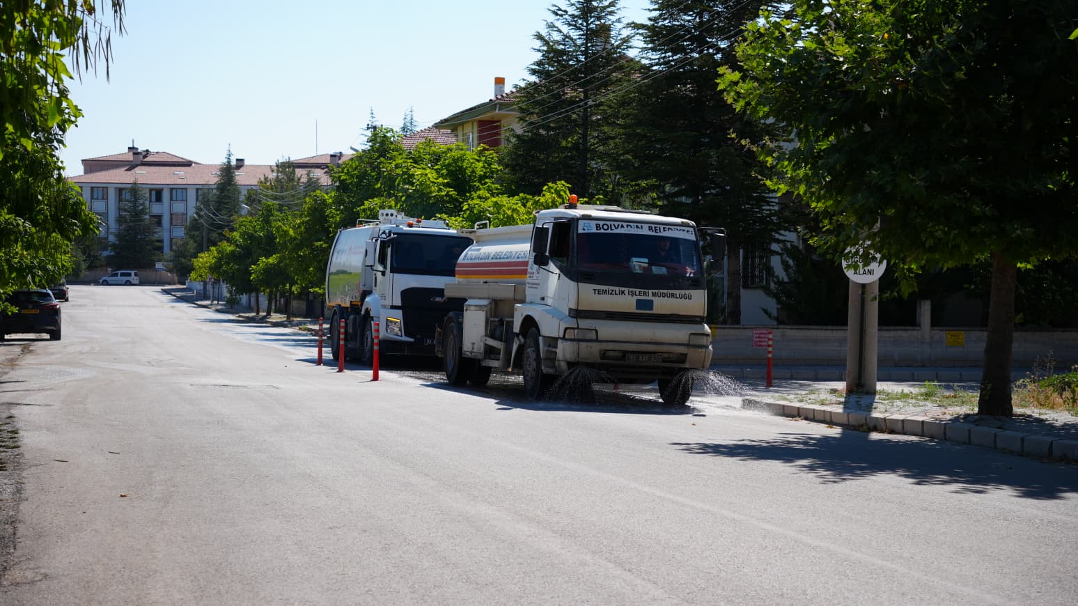 Bolvadin Belediyesi’nden Bademli’de detaylı temizlik 2 Bolvadin Belediyesi’nden Bademli’de detaylı temizlik