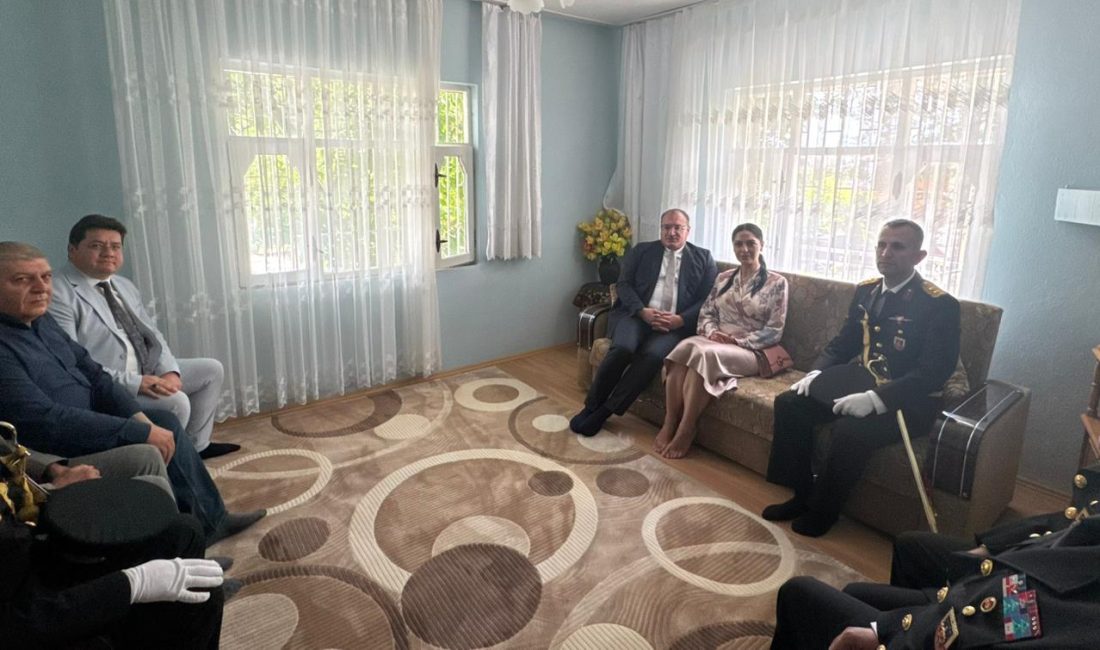 Bolvadin Kaymakamı Ali Arıkan, Belediye Başkanı Derviş Aynacı, Özburun Belediye
