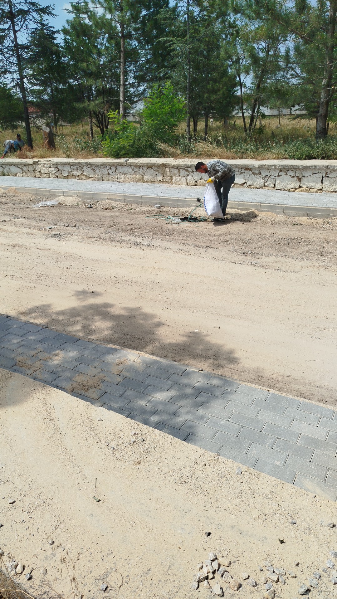 Bolvadin’de Asri Mezarlık ve çevresinde kapsamlı temizlik
