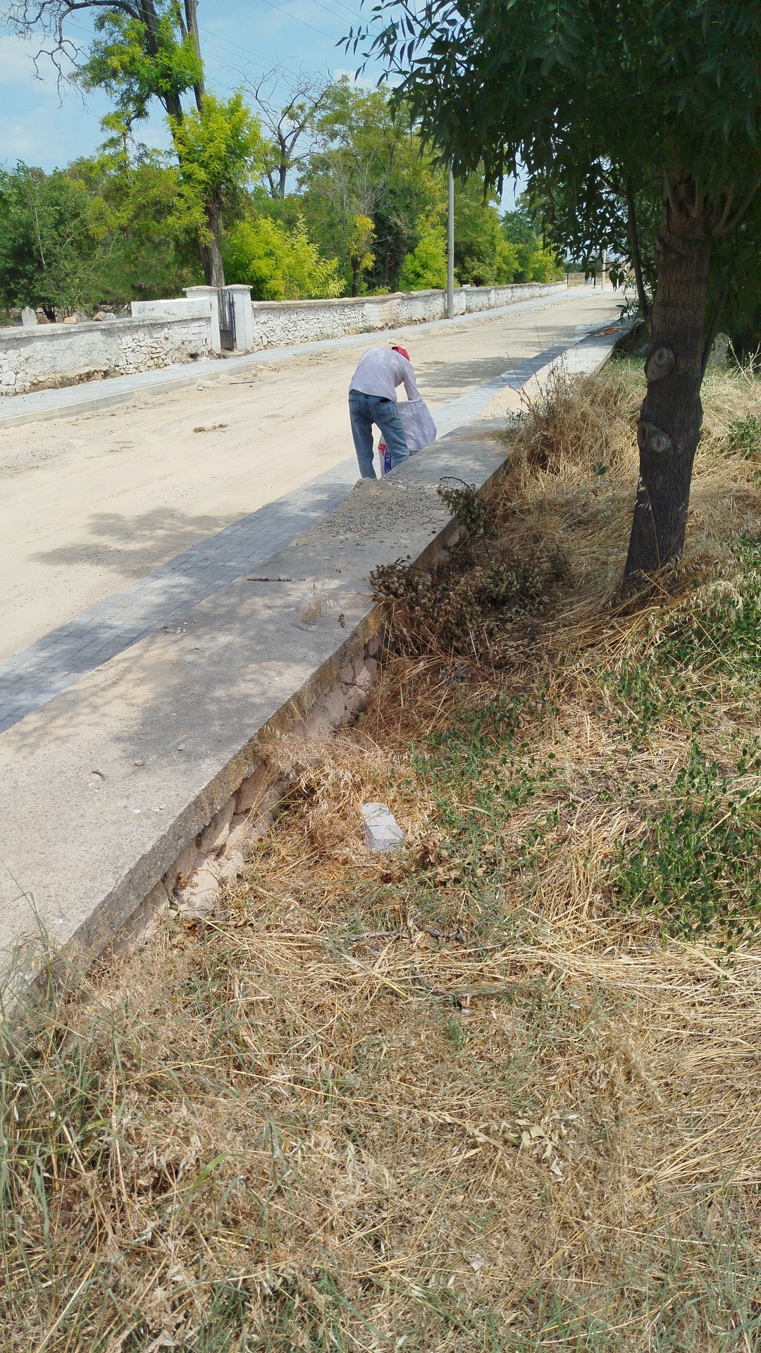 Bolvadin’de Asri Mezarlık ve çevresinde kapsamlı temizlik