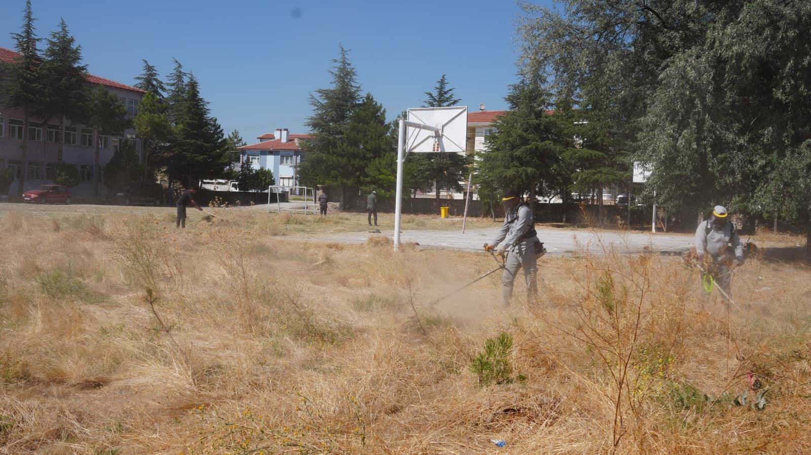 Bolvadin’de okul bahçelerinde hummalı çalışma