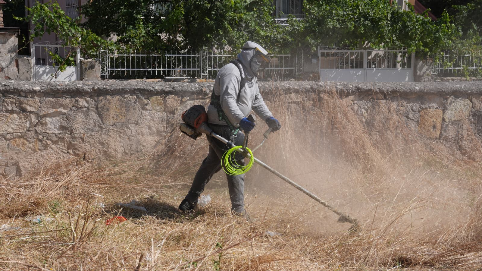 Bolvadin’de okul bahçelerinde hummalı çalışma 3 Bolvadin’de okul bahçelerinde hummalı çalışma