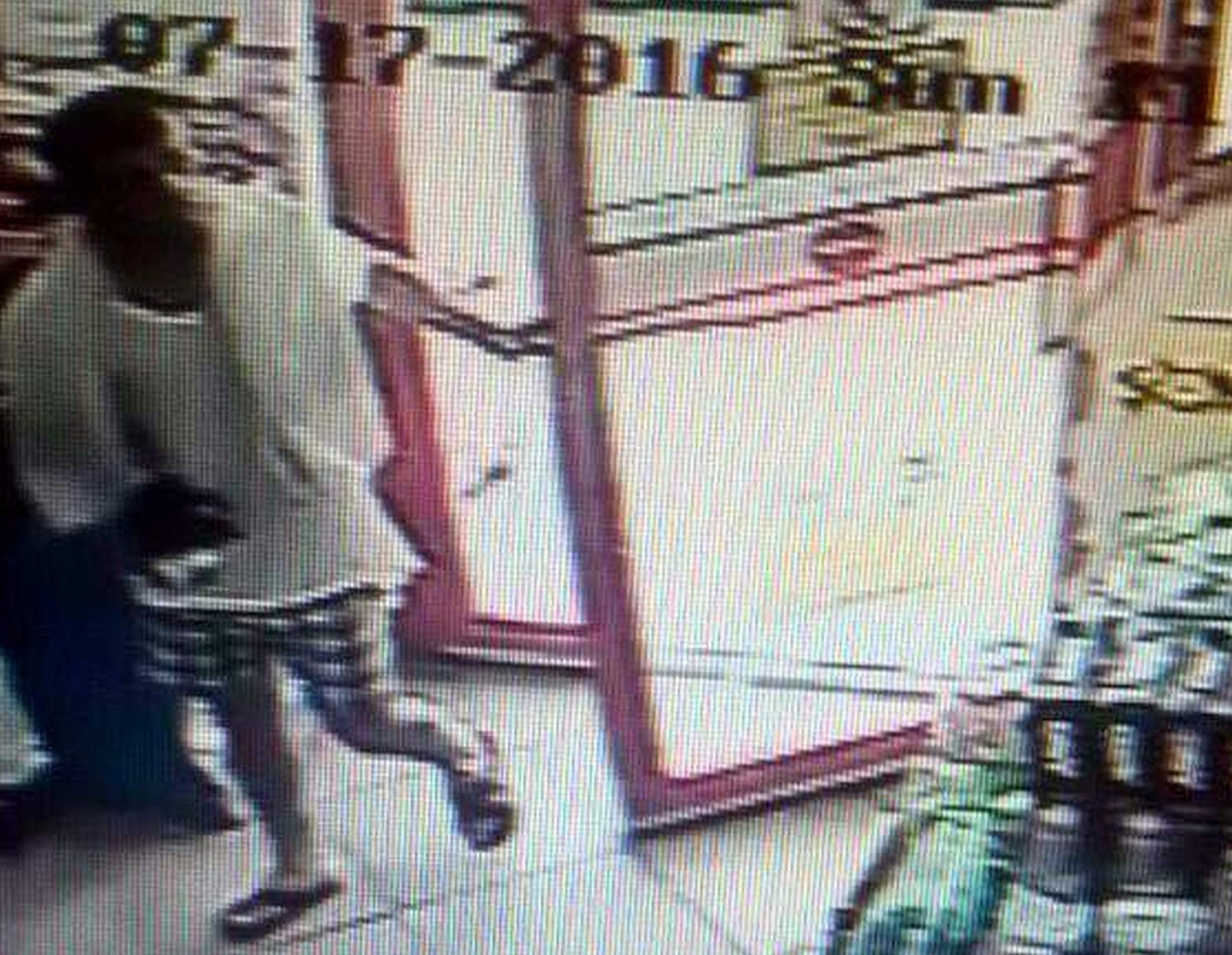 Darbeci terörist, tatilci gibi giyinerek izini kaybettirmiş 3 Darbeci terörist, tatilci gibi giyinerek izini kaybettirmiş
