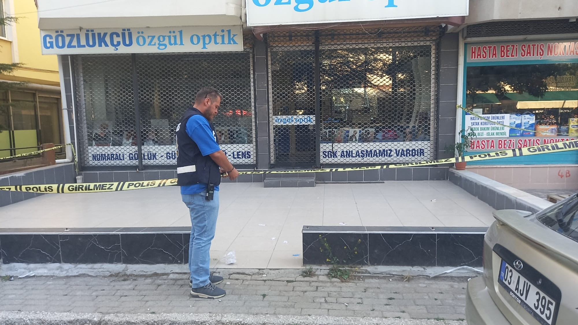 Afyonkarahisar’ın Sandıklı ilçesinde dördüncü kattan düşerek ağır yaralanan kadın kaldırıldığı