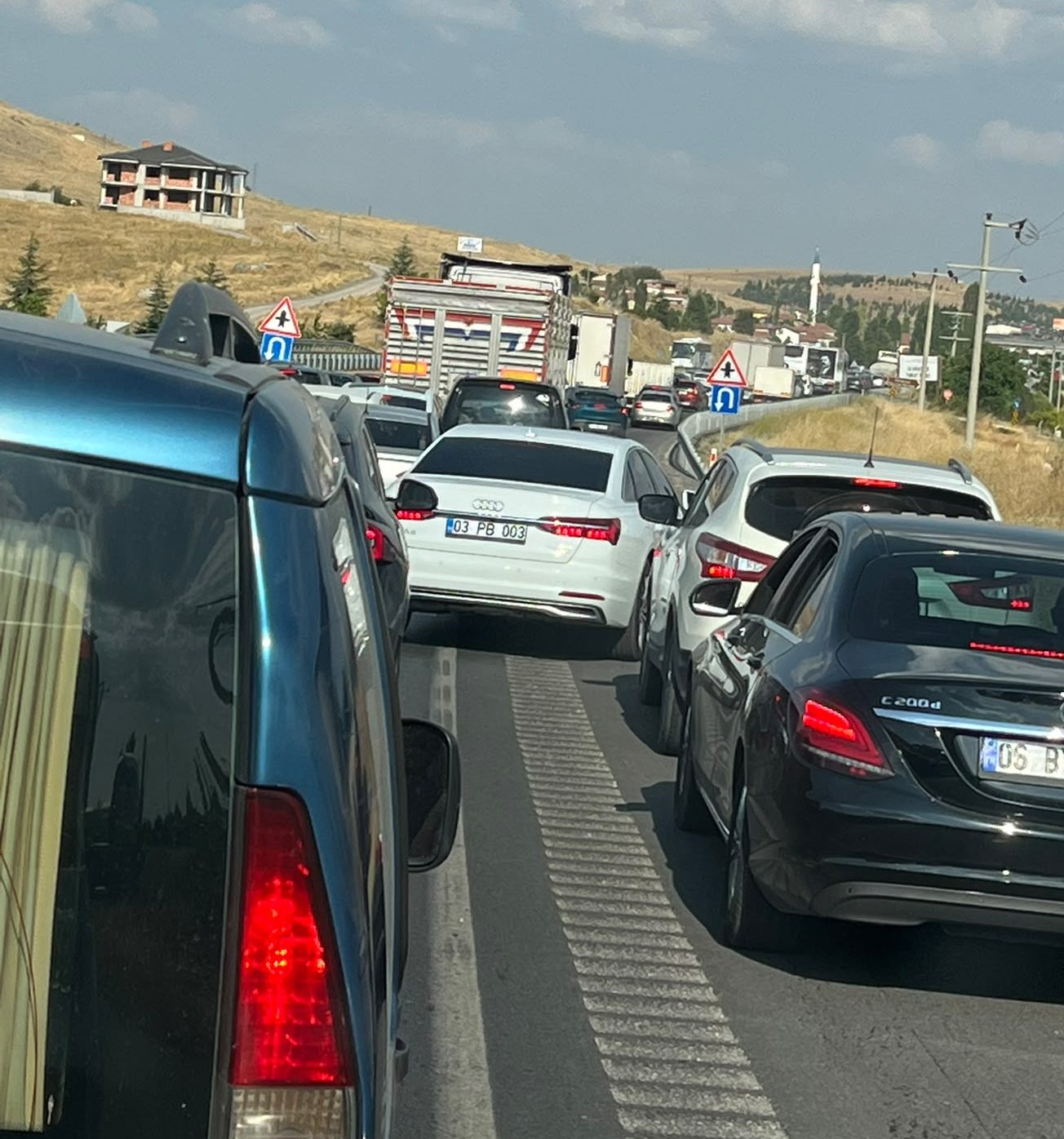Düzağaç-Afyon yolunda trafik yoğunluğu
